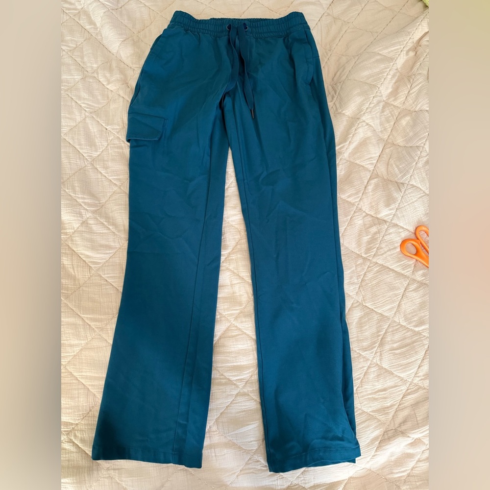 Women’s healing hands scrubs